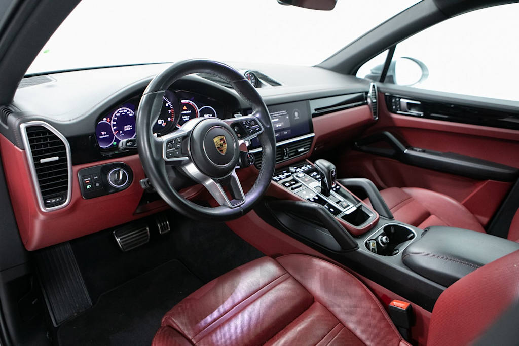 Thumbnail: 2022 Porsche Cayenne - 2