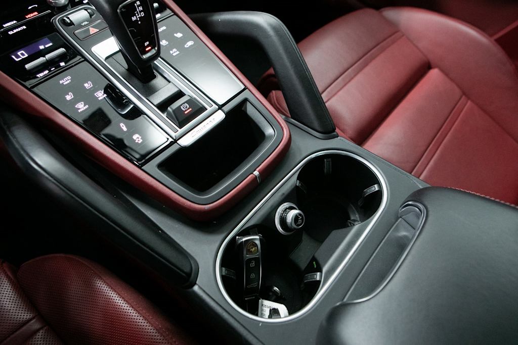 Thumbnail: 2022 Porsche Cayenne - 15