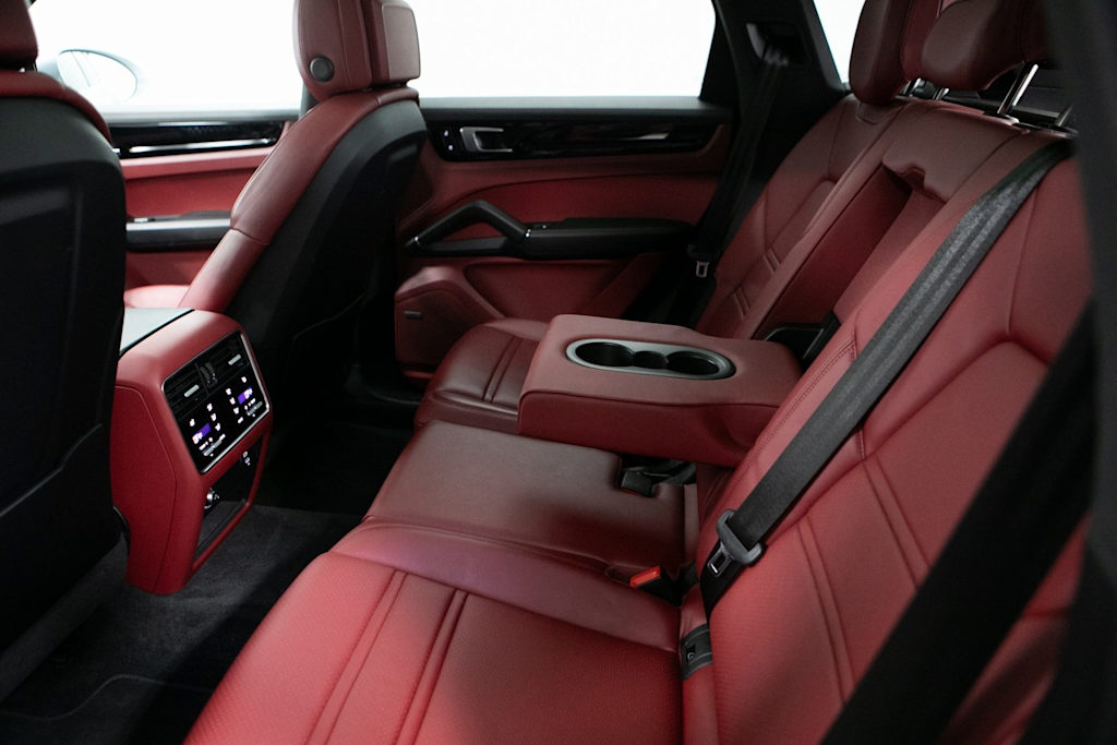 Thumbnail: 2022 Porsche Cayenne - 24