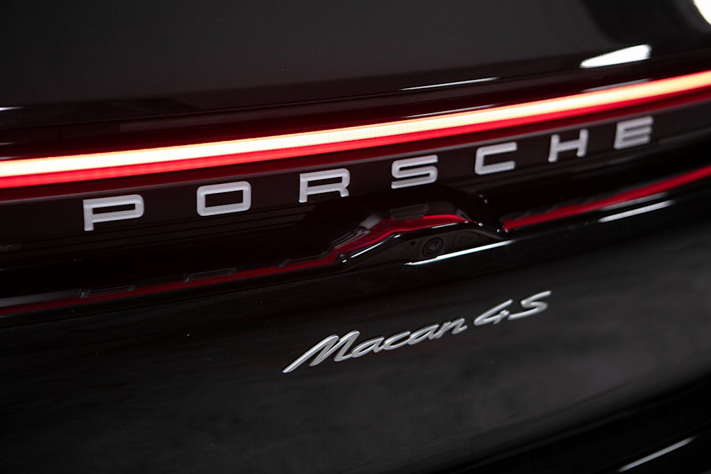 Thumbnail: 2025 Porsche Macan - 36