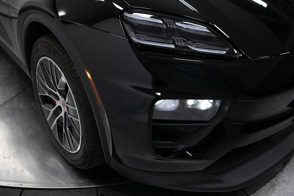 Thumbnail: 2025 Porsche Macan - 20