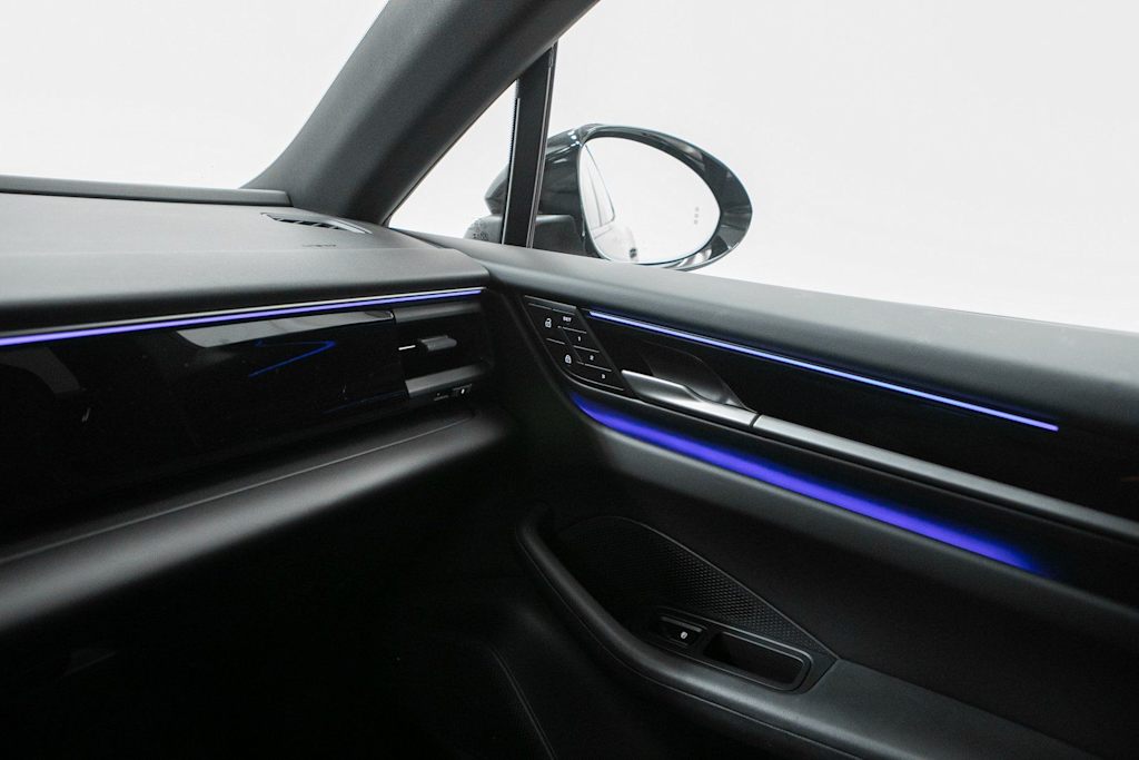 Thumbnail: 2025 Porsche Macan - 27
