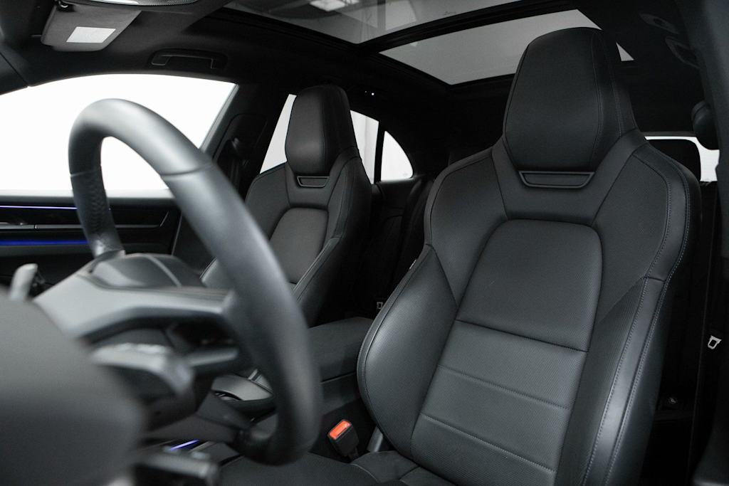 Thumbnail: 2025 Porsche Macan - 10