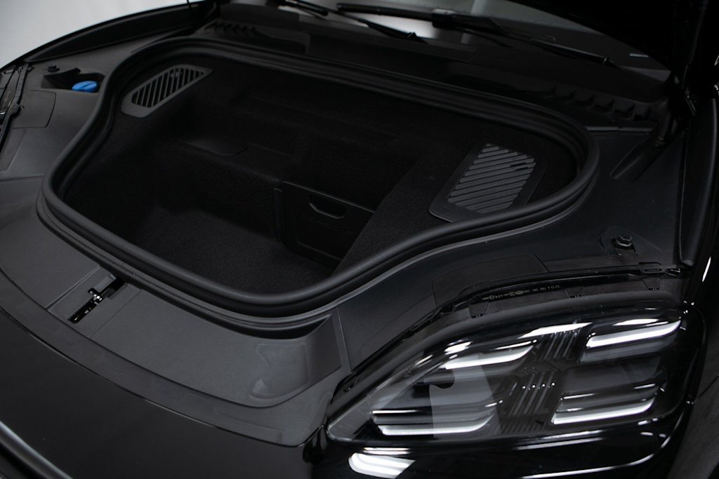 Thumbnail: 2025 Porsche Macan - 33