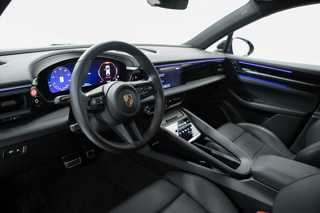 Thumbnail: 2025 Porsche Macan - 2