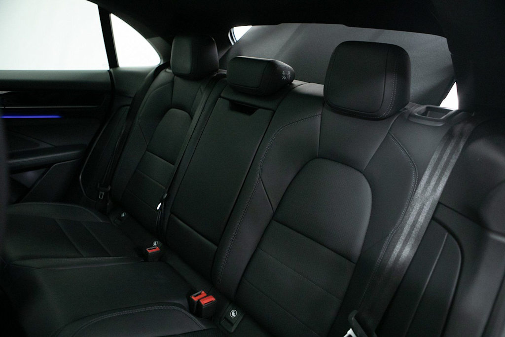 Thumbnail: 2025 Porsche Macan - 32