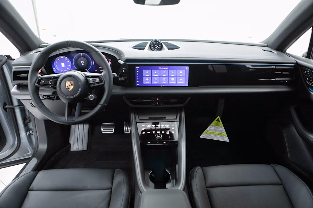 Thumbnail: 2026 Porsche Macan - 8