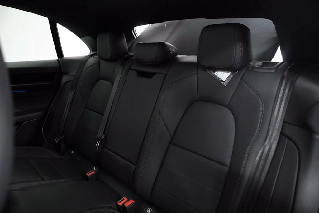 Thumbnail: 2026 Porsche Macan - 38