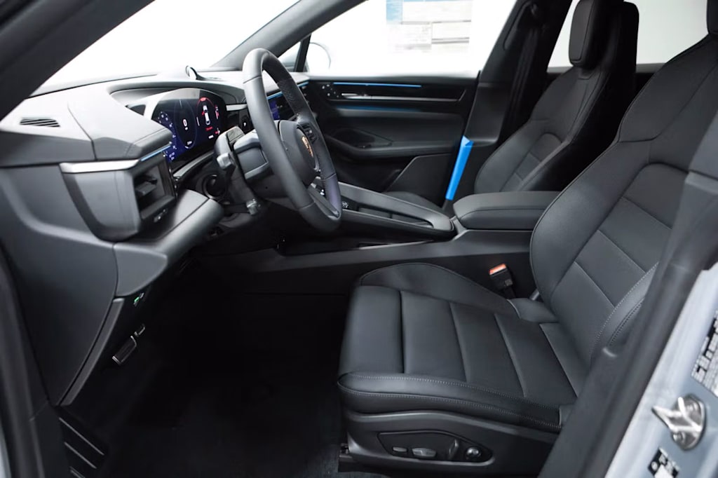 Thumbnail: 2026 Porsche Macan - 10