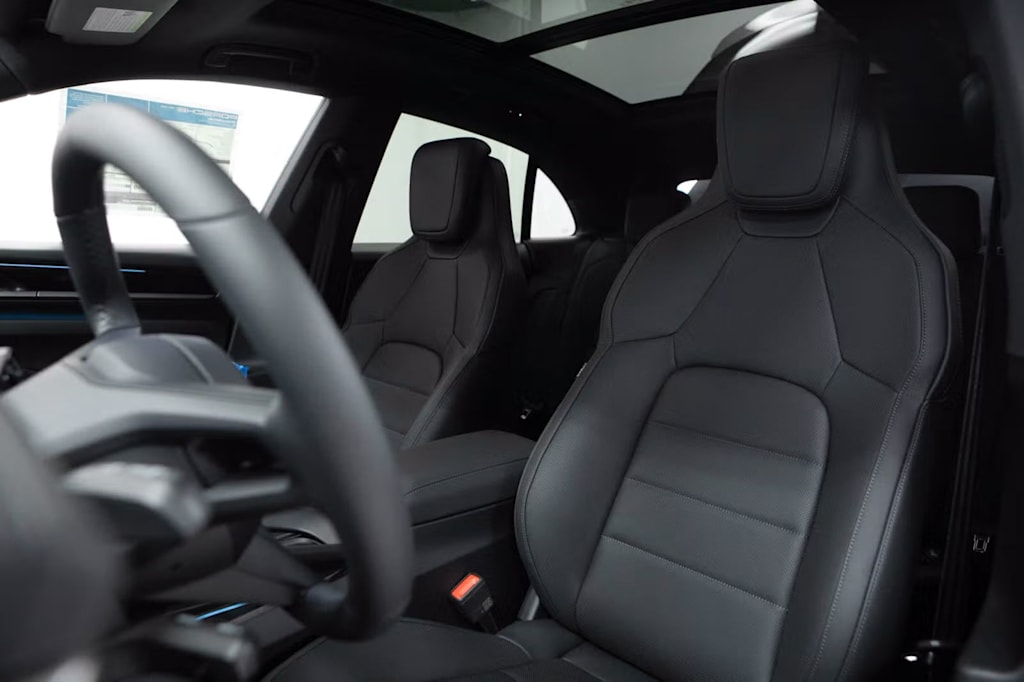 Thumbnail: 2026 Porsche Macan - 9
