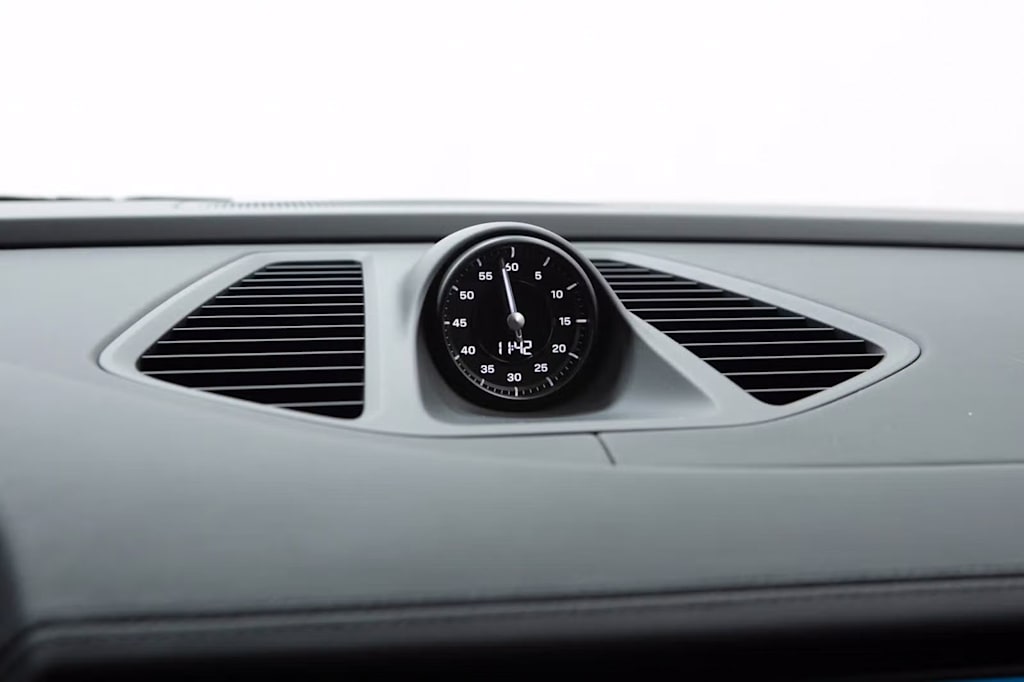 Thumbnail: 2026 Porsche Macan - 33