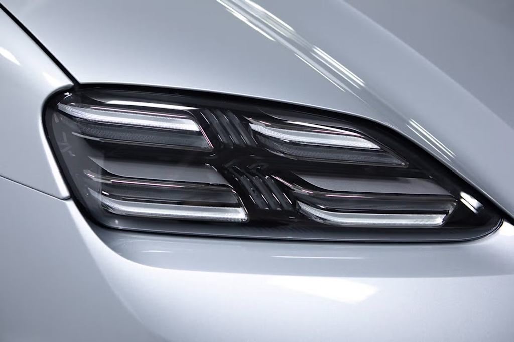 Thumbnail: 2026 Porsche Macan - 22