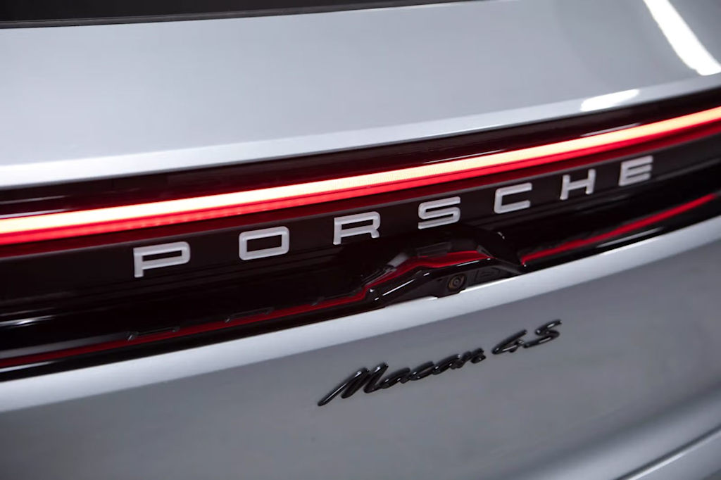 Thumbnail: 2026 Porsche Macan - 24