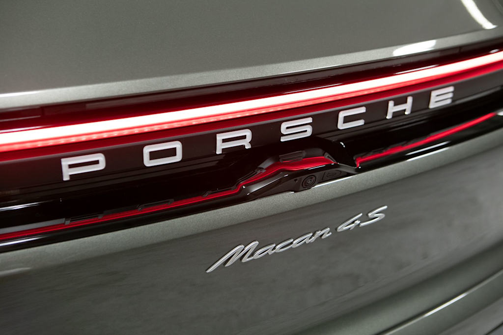 Thumbnail: 2026 Porsche Macan - 22
