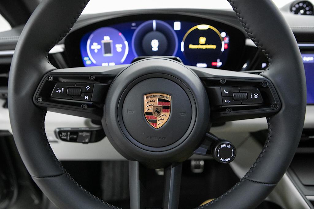 Thumbnail: 2026 Porsche Macan - 11