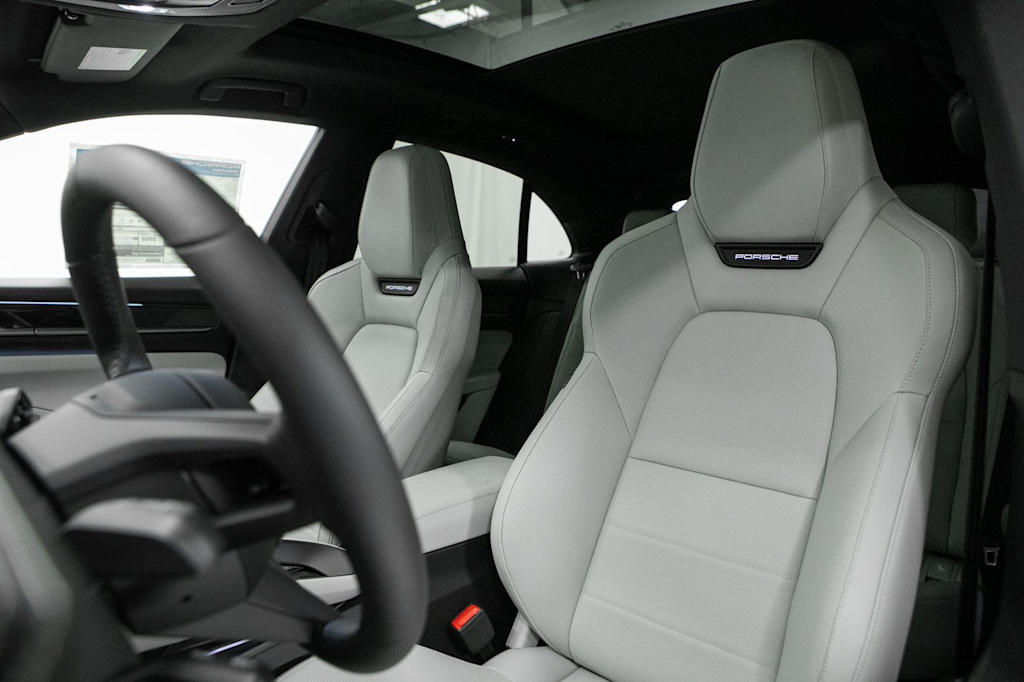 Thumbnail: 2026 Porsche Macan - 7
