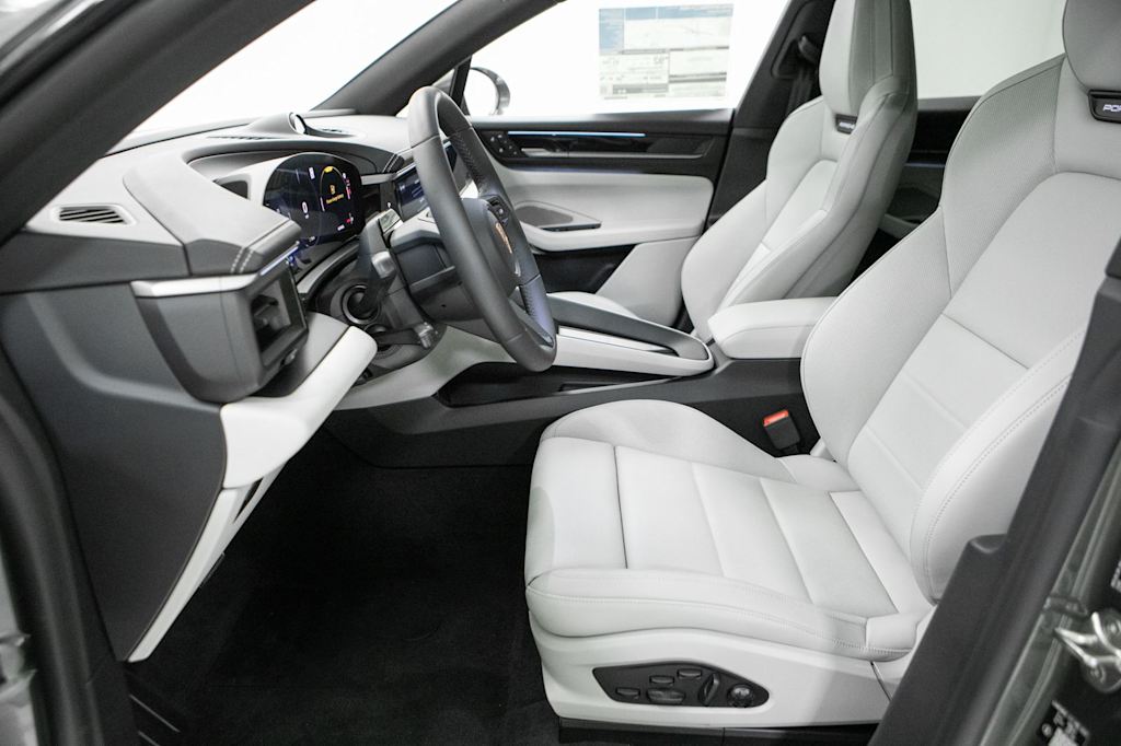 Thumbnail: 2026 Porsche Macan - 8