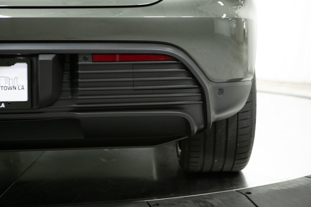 Thumbnail: 2026 Porsche Macan - 23
