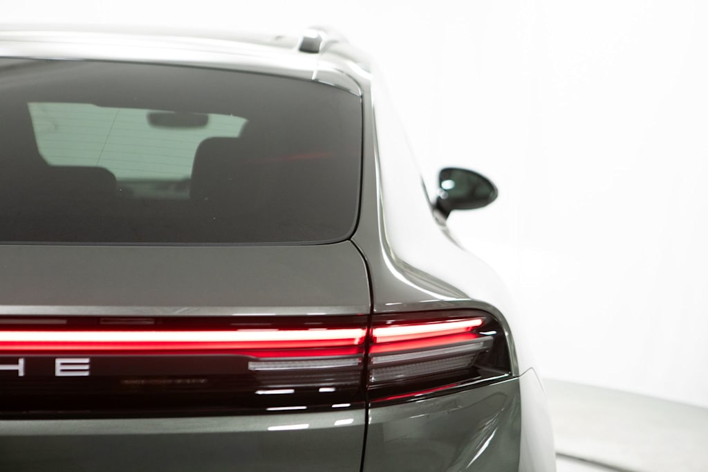 Thumbnail: 2026 Porsche Macan - 24