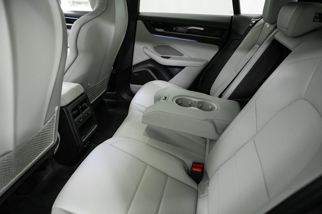 Thumbnail: 2026 Porsche Macan - 36