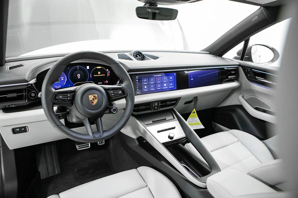 Thumbnail: 2026 Porsche Macan - 10