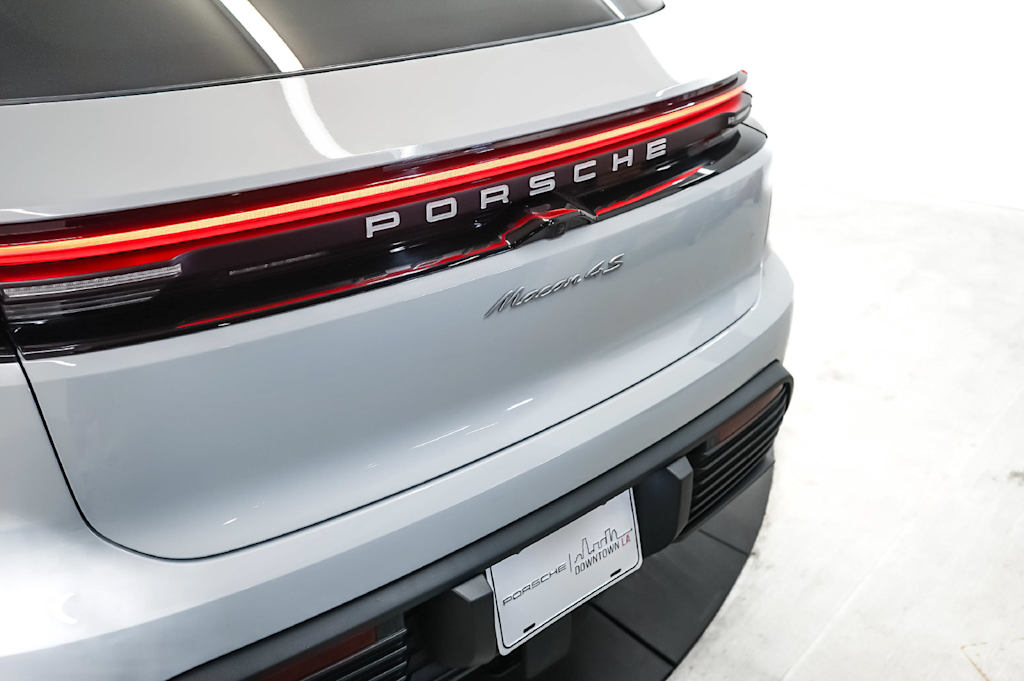 Thumbnail: 2025 Porsche Macan - 21
