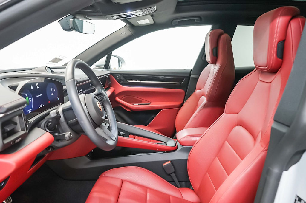 Thumbnail: 2025 Porsche Macan - 26
