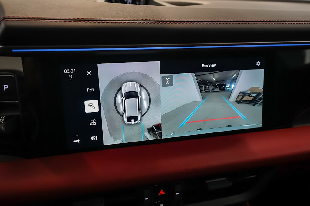 Thumbnail: 2025 Porsche Macan - 30