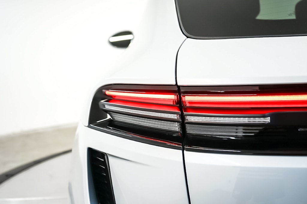 Thumbnail: 2026 Porsche Macan - 21