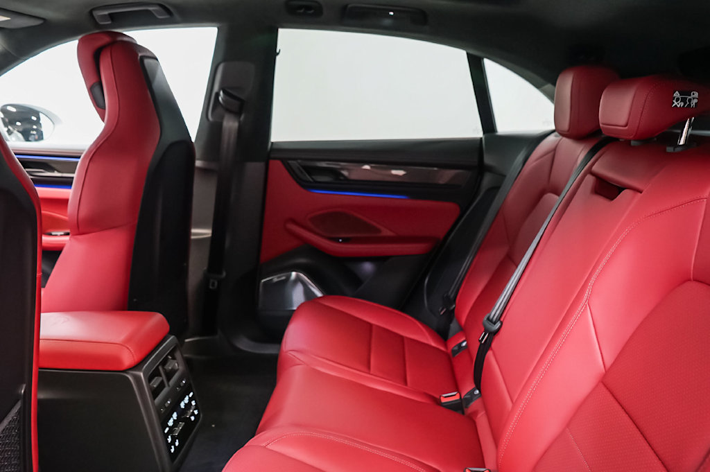 Thumbnail: 2026 Porsche Macan - 11