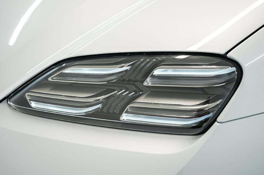 Thumbnail: 2026 Porsche Macan - 23