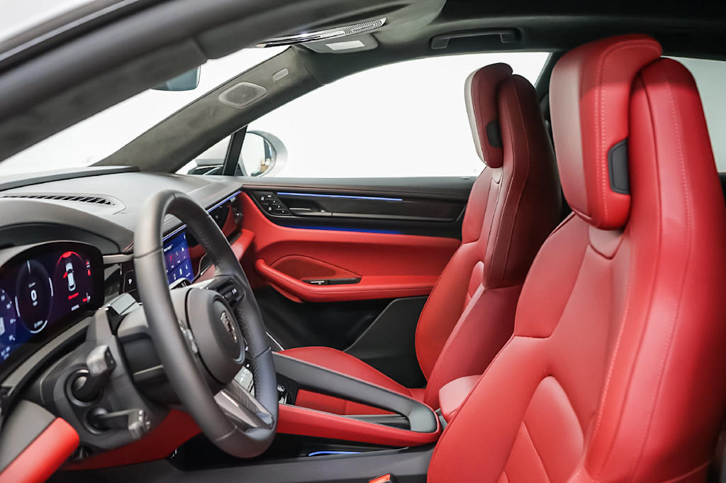 Thumbnail: 2026 Porsche Macan - 26