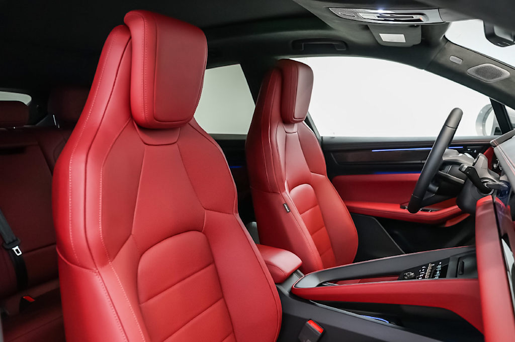 Thumbnail: 2026 Porsche Macan - 10