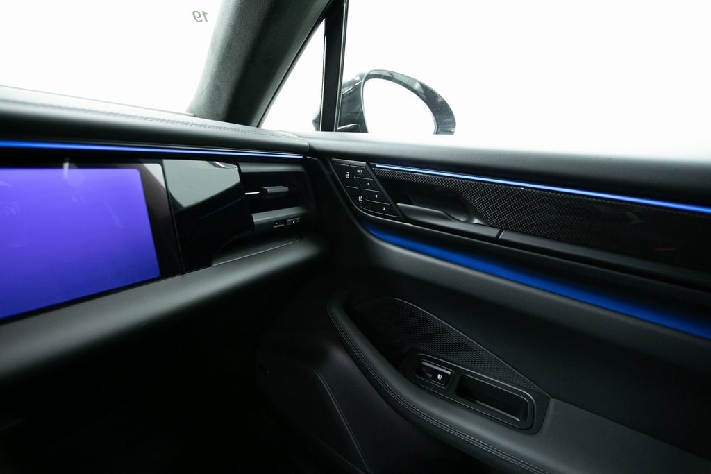 Thumbnail: 2025 Porsche Macan - 35