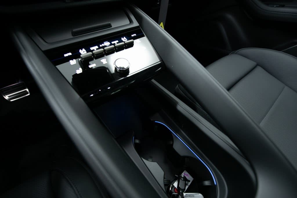 Thumbnail: 2025 Porsche Macan - 34