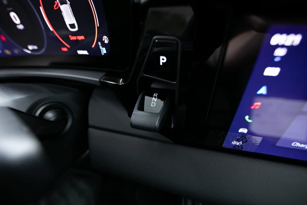 Thumbnail: 2025 Porsche Macan - 36