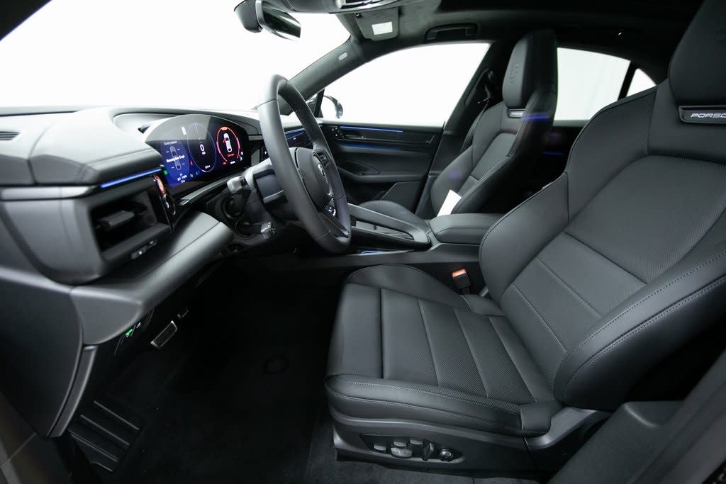 Thumbnail: 2025 Porsche Macan - 11