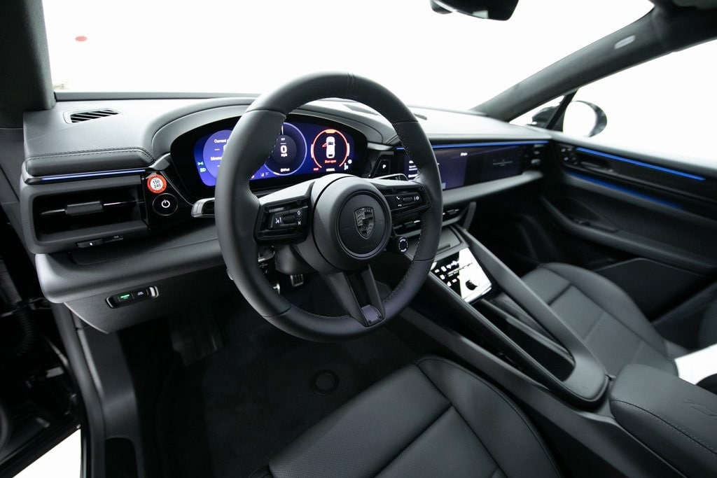 Thumbnail: 2025 Porsche Macan - 2