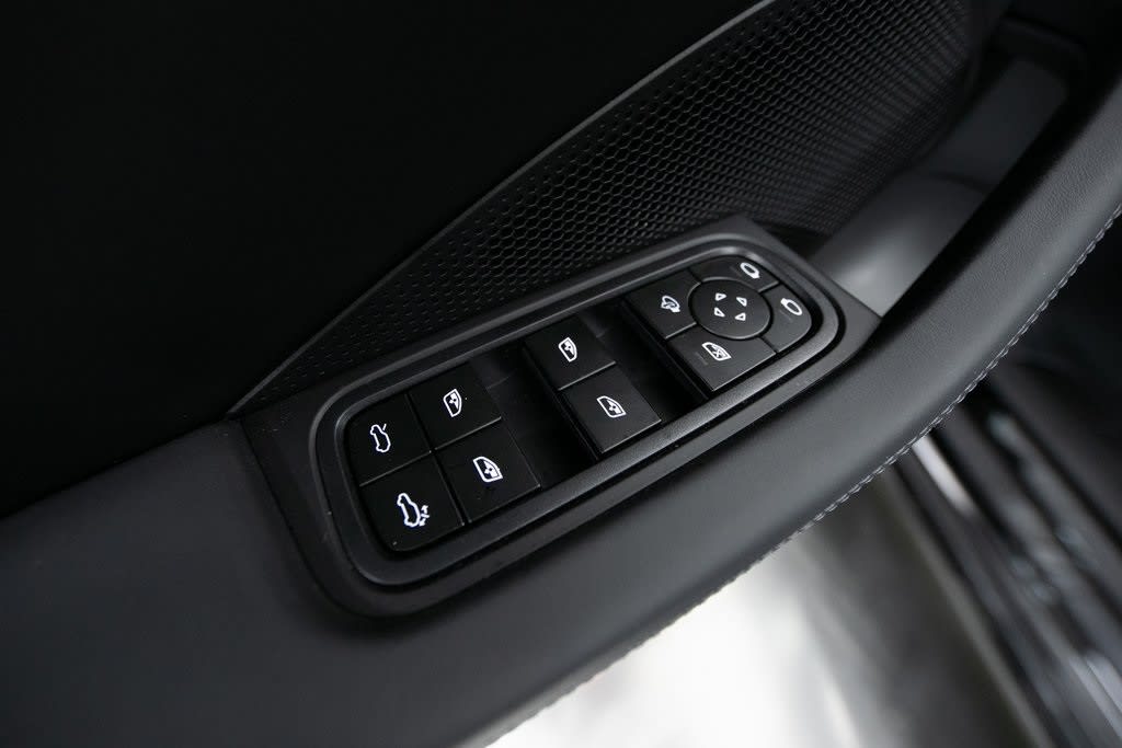 Thumbnail: 2025 Porsche Macan - 30