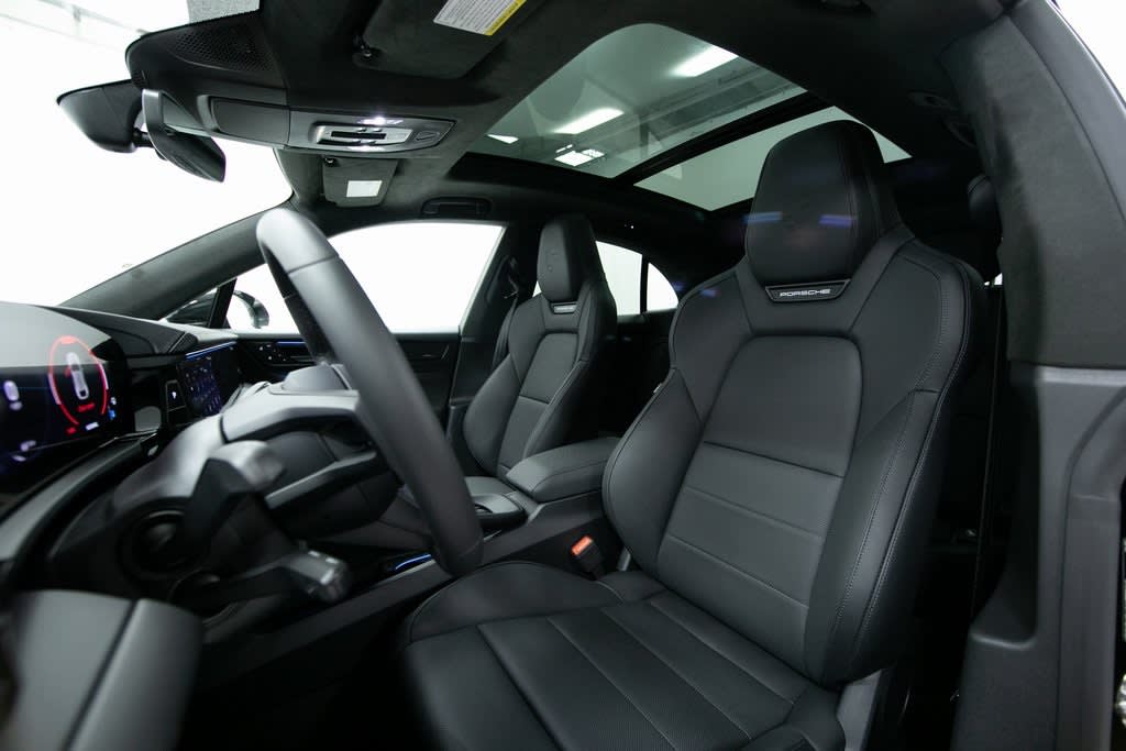 Thumbnail: 2025 Porsche Macan - 10