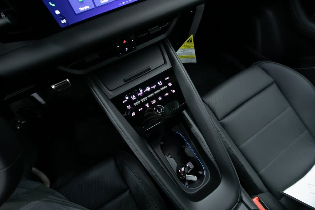 Thumbnail: 2025 Porsche Macan - 15