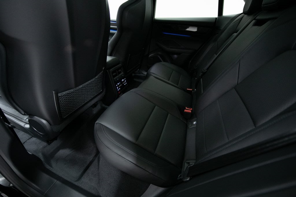 Thumbnail: 2025 Porsche Macan - 12