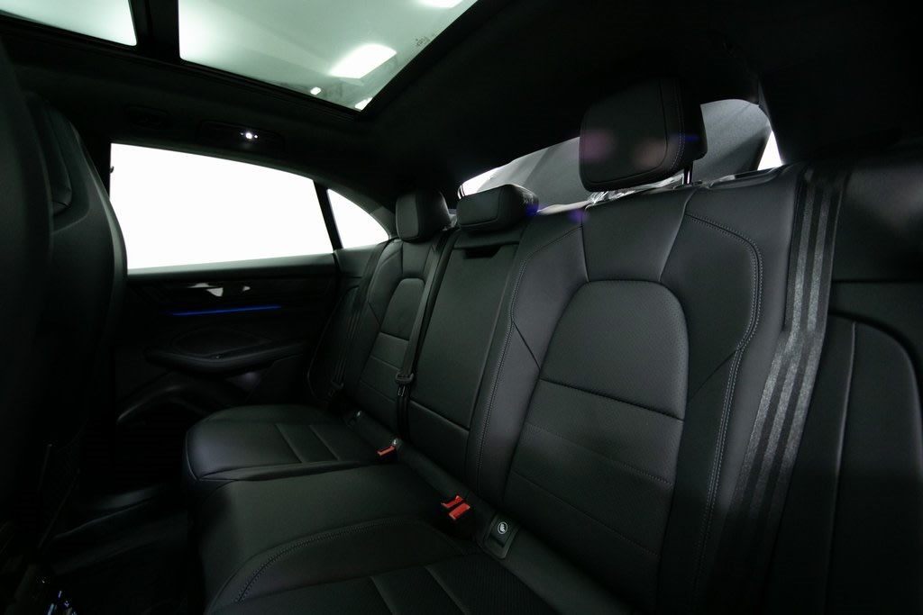 Thumbnail: 2025 Porsche Macan - 39