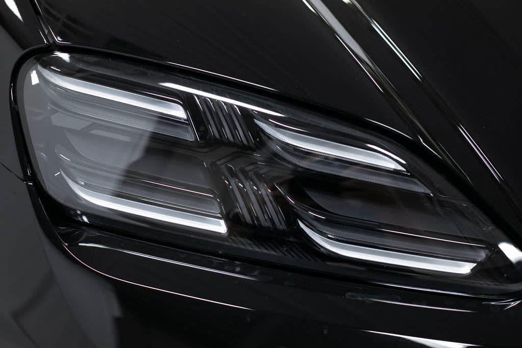 Thumbnail: 2025 Porsche Macan - 23