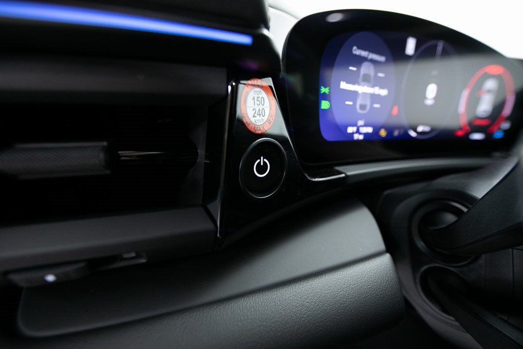 Thumbnail: 2025 Porsche Macan - 32