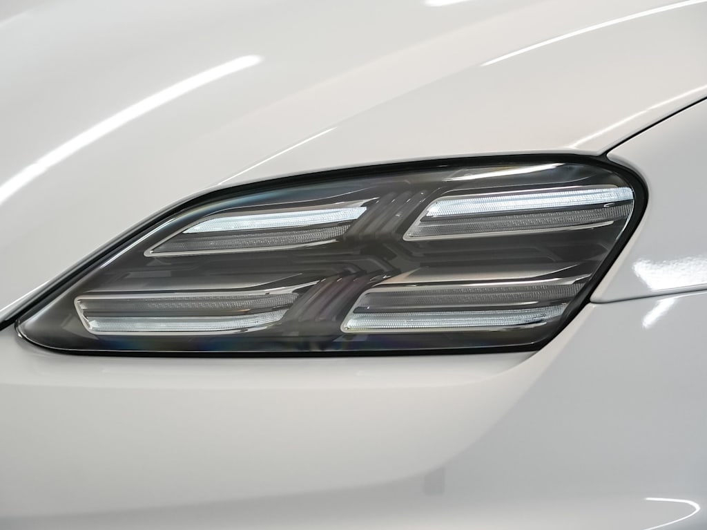 Thumbnail: 2026 Porsche Macan - 20