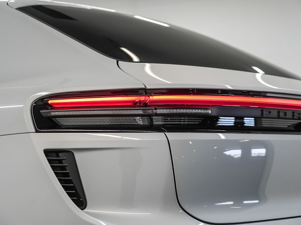 Thumbnail: 2026 Porsche Macan - 22