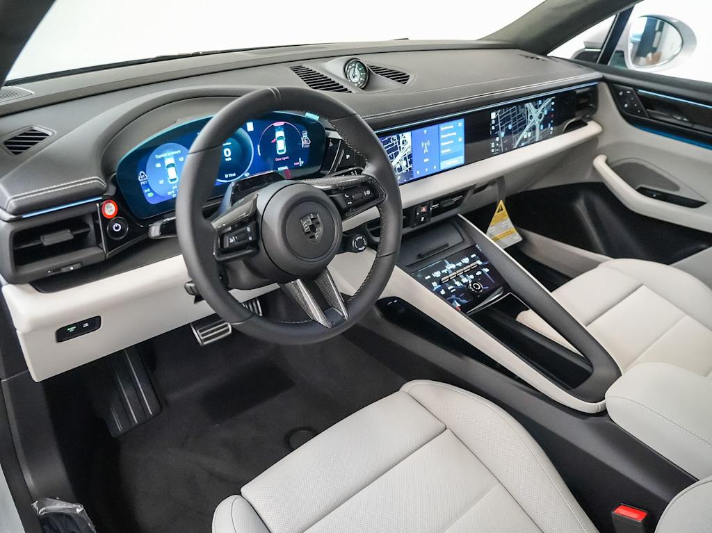 Thumbnail: 2026 Porsche Macan - 2