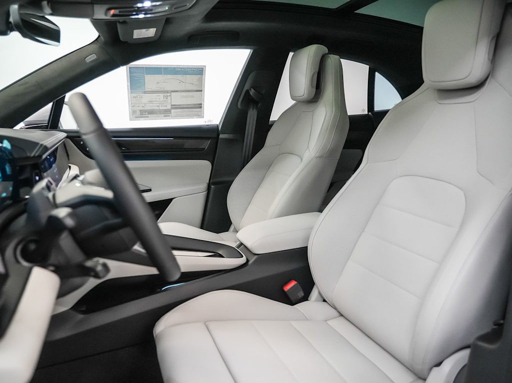 Thumbnail: 2026 Porsche Macan - 9