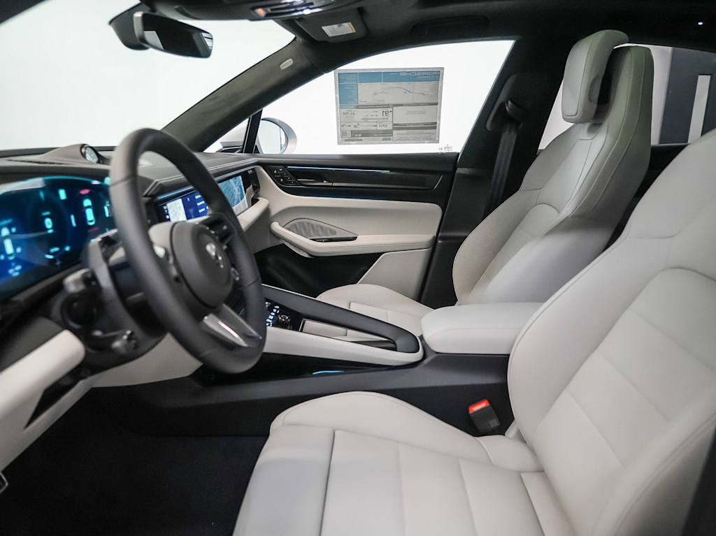 Thumbnail: 2026 Porsche Macan - 25